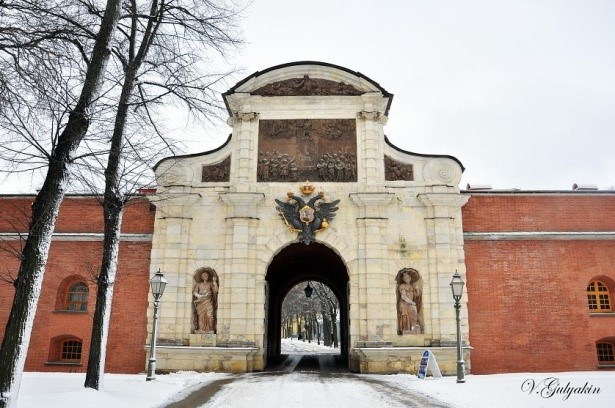 Где находится Петропавловская крепость? Петровские ворота – первая Триумфальная арка Санкт-Петербурга