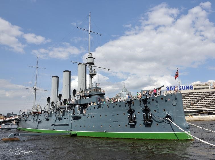 Когда Россия стала Империей? Вот он, крейсер «Аврора», наделавший своим выстрелом столько шуму на весь мир!